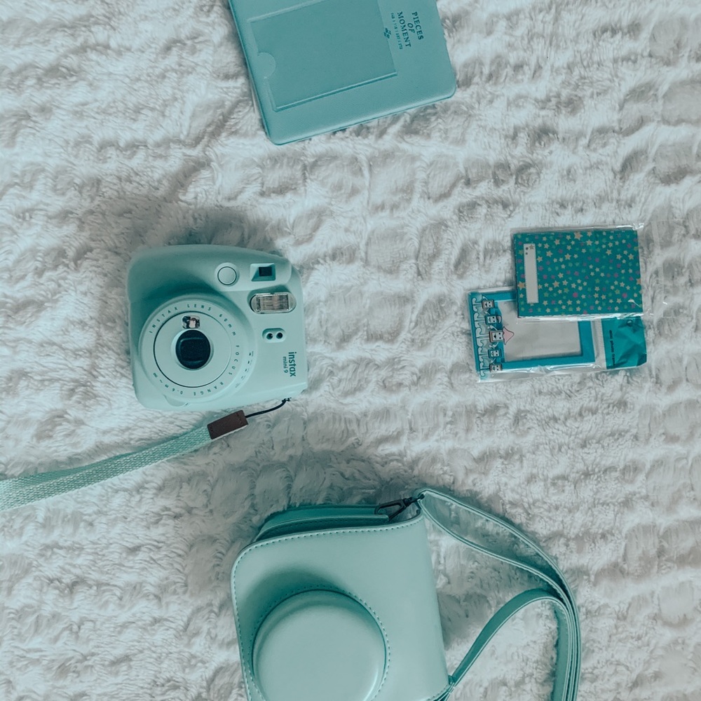 Polaroid Instax Mini 9! (comes with accessories!)